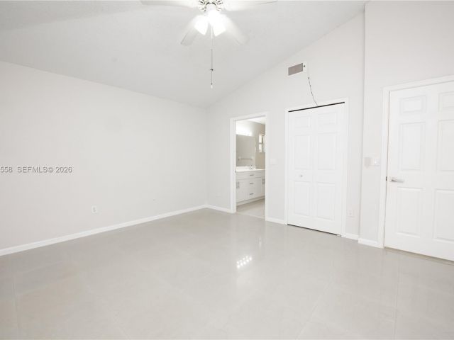 3-bedroom home for sale in Homestead - 452 SE 20th Dr - MondialRealty