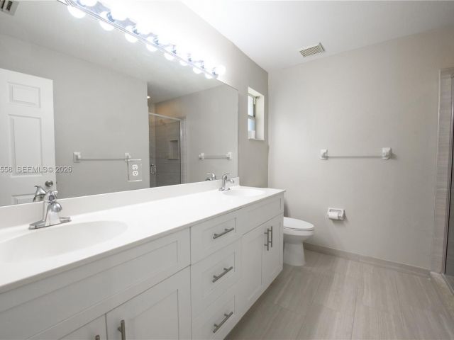 3-bedroom home for sale in Homestead - 452 SE 20th Dr - MondialRealty