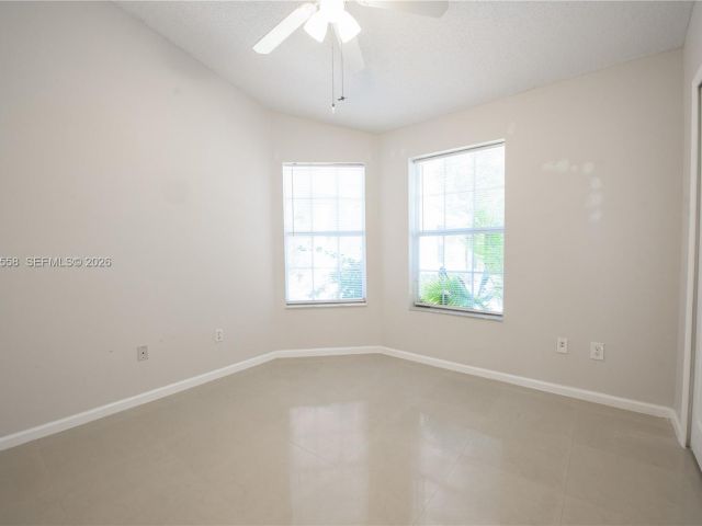 3-bedroom home for sale in Homestead - 452 SE 20th Dr - MondialRealty