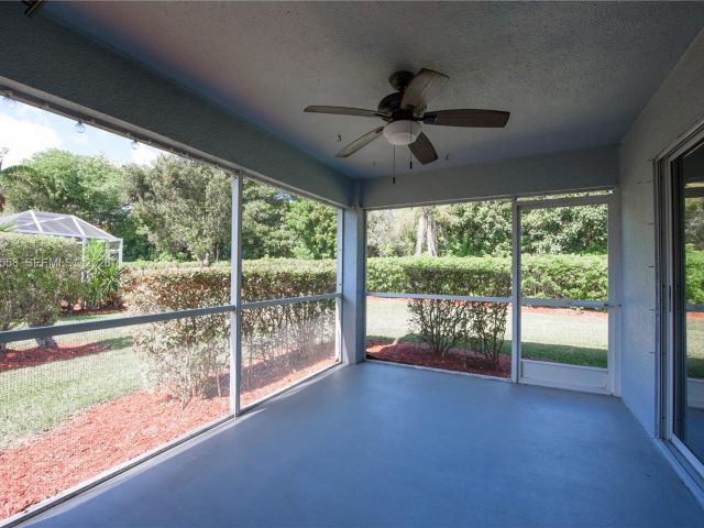3-bedroom home for sale in Homestead - 452 SE 20th Dr - MondialRealty
