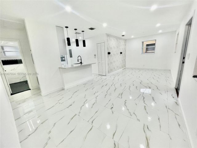 Home for rent at 1409 NE 151st Ter 1409 - photo 7480916