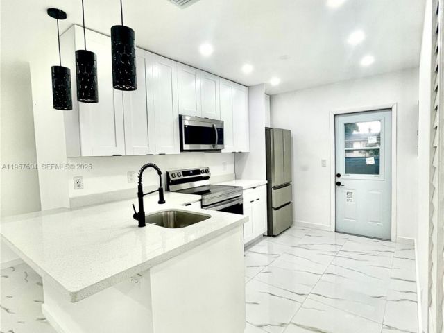 Home for rent at 1409 NE 151st Ter 1409 - photo 7480917