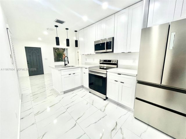 Home for rent at 1409 NE 151st Ter 1409 - photo 7480919