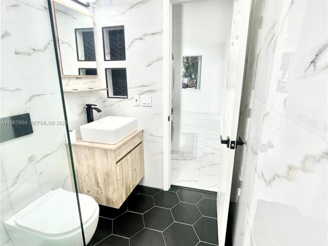 Home for rent at 1409 NE 151st Ter 1409 - photo 7480923