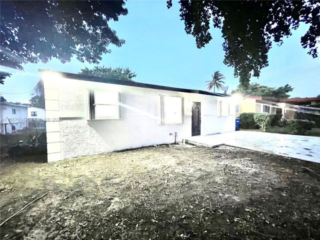 Home for rent at 1409 NE 151st Ter 1409 - photo 7480943