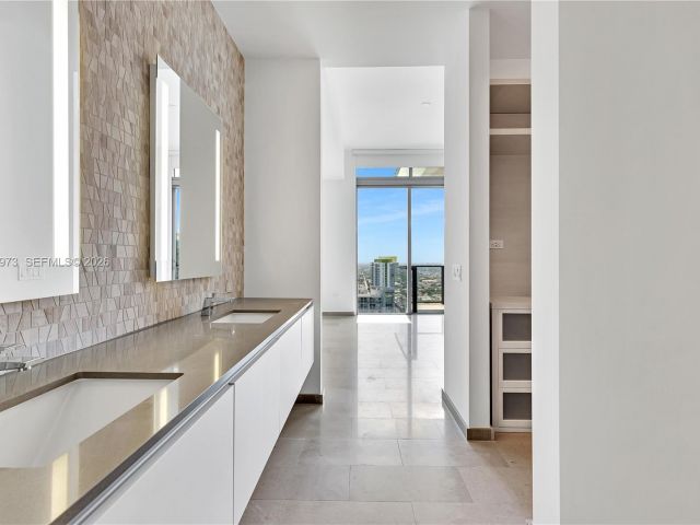 Apartment for sale  Unit #4110 - photo 7446576