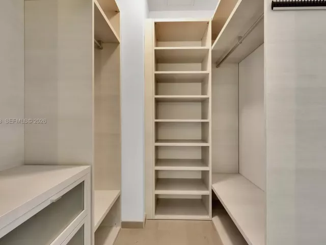 2-bedroom condo for sale in Miami - 68 SE 6th St 4110 - MondialRealty