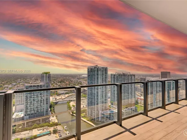 2-bedroom condo for sale in Miami - 68 SE 6th St 4110 - MondialRealty