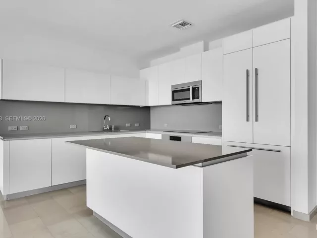 2-bedroom condo for sale in Miami - 68 SE 6th St 4110 - MondialRealty