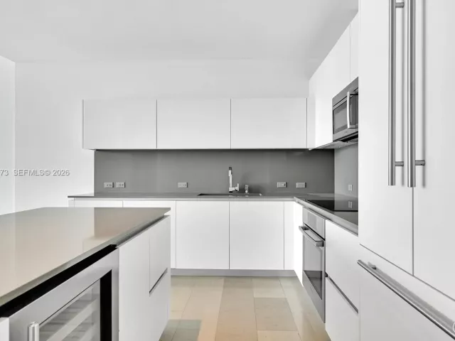 2-bedroom condo for sale in Miami - 68 SE 6th St 4110 - MondialRealty