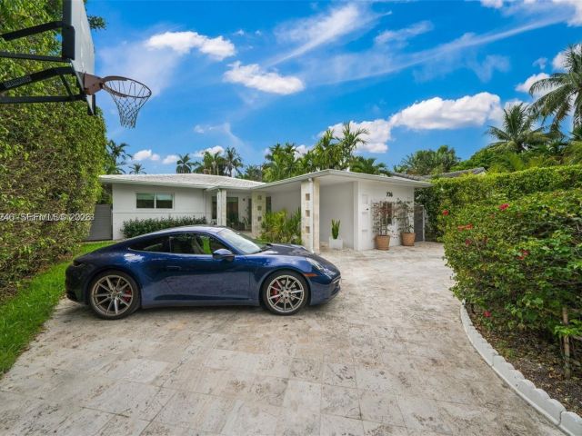 Home for sale at 736 W 51 st - photo 7517902