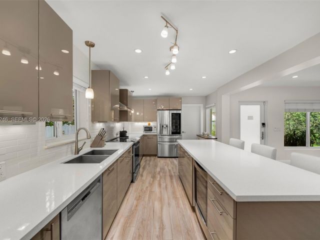 Home for sale at 736 W 51 st - photo 7517905