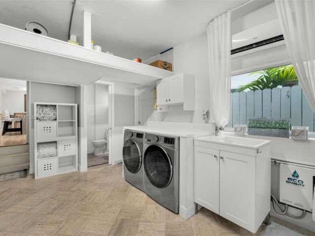 Home for sale at 736 W 51 st - photo 7517907