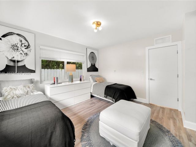 Home for sale at 736 W 51 st - photo 7517910