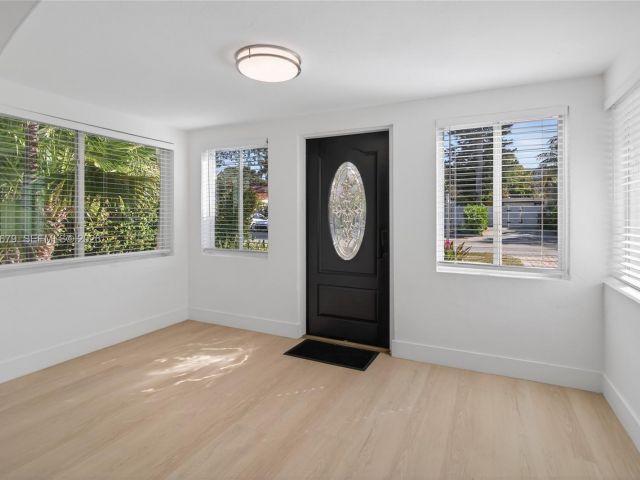 Home for sale at 1113 N Victoria Park Rd - photo 7483413