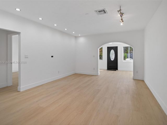 Home for sale at 1113 N Victoria Park Rd - photo 7483416