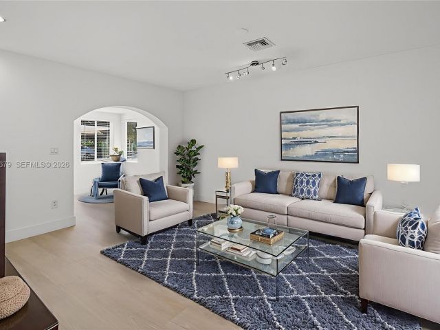 Home for sale at 1113 N Victoria Park Rd - photo 7483418