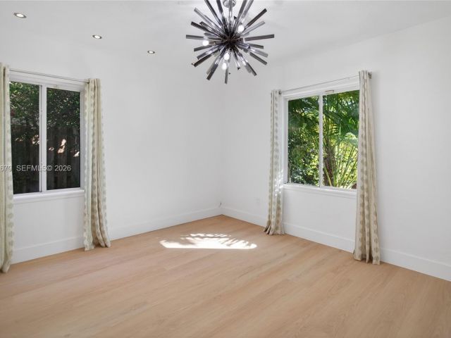 Home for sale at 1113 N Victoria Park Rd - photo 7483419