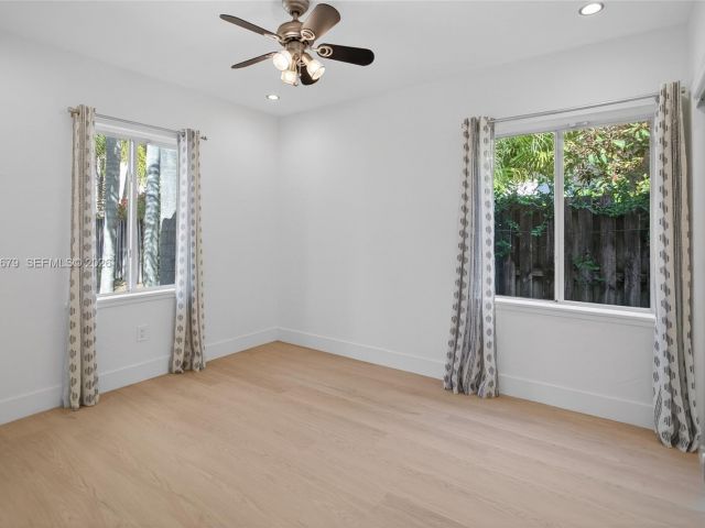 Home for sale at 1113 N Victoria Park Rd - photo 7483422