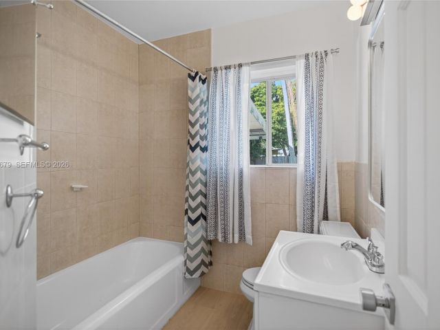 Home for sale at 1113 N Victoria Park Rd - photo 7483423