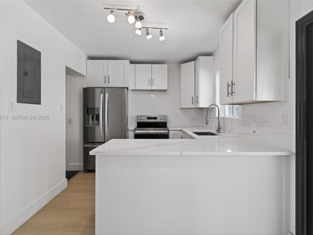 Home for sale at 1113 N Victoria Park Rd - photo 7483425