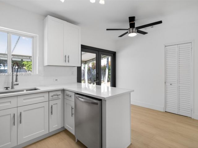 Home for sale at 1113 N Victoria Park Rd - photo 7483426