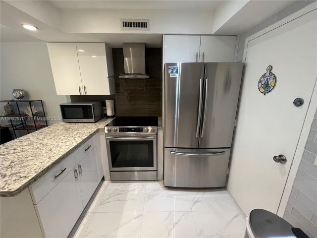 Apartment for rent  Unit #1510 - photo 7500935