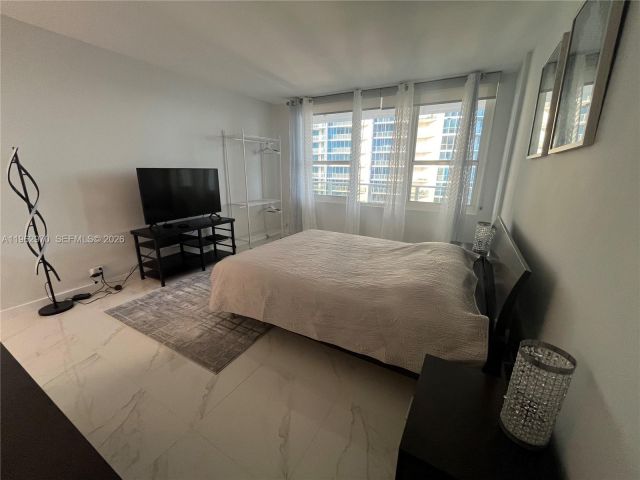 Apartment for rent  Unit #1510 - photo 7500947