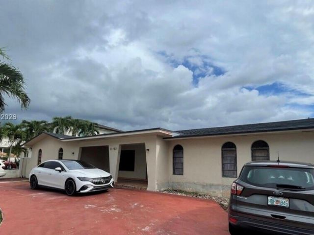 3-bedroom home for rent in Miami - 137xx SW 32nd St - MondialRealty