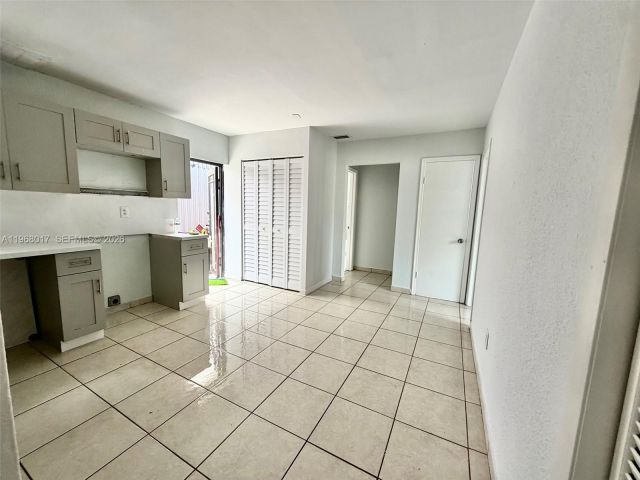 3-bedroom home for rent in Miami - 137xx SW 32nd St - MondialRealty