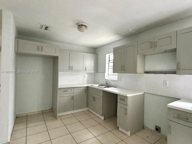3-bedroom home for rent in Miami - 137xx SW 32nd St - MondialRealty