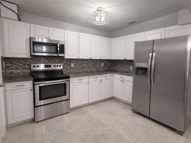 Home for sale at 4500 NW 3rd Ave - photo 7446110