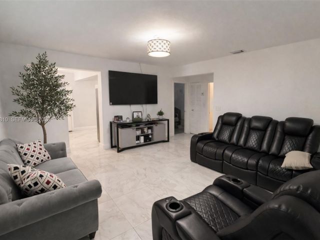 Home for sale at 4500 NW 3rd Ave - photo 7446119