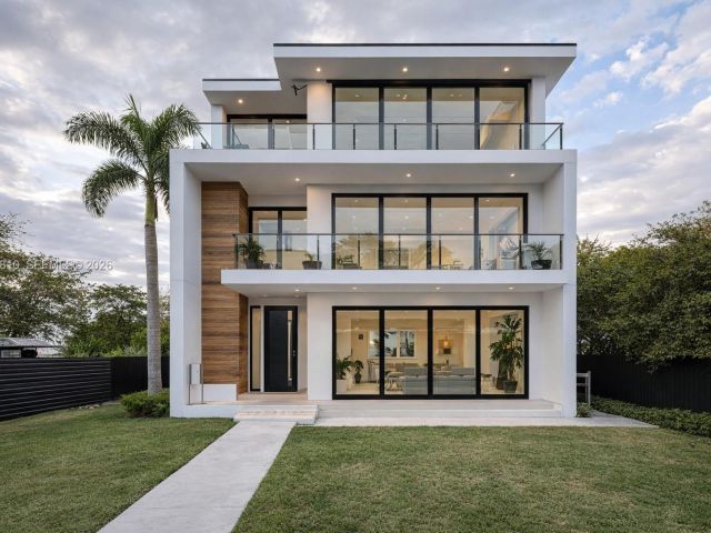 Home for sale at 4500 NW 3rd Ave - photo 7446120