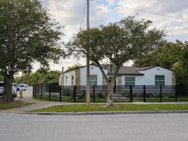 Home for sale at 4500 NW 3rd Ave - photo 7446122