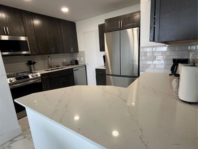 Apartment for rent  Unit # - photo 7500918