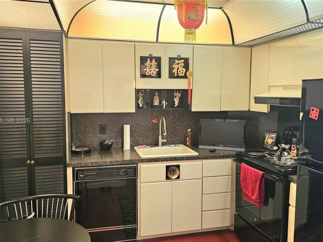 2-bedroom condo for sale in Hallandale Beach - 1985 S Ocean Dr 10J - MondialRealty