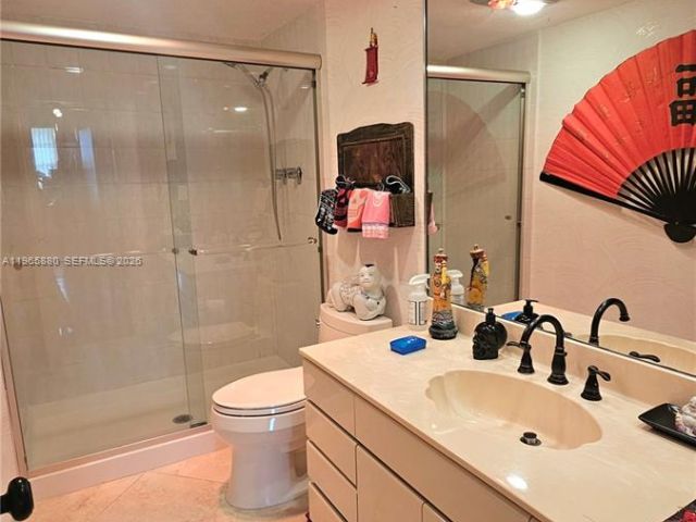 2-bedroom condo for sale in Hallandale Beach - 1985 S Ocean Dr 10J - MondialRealty