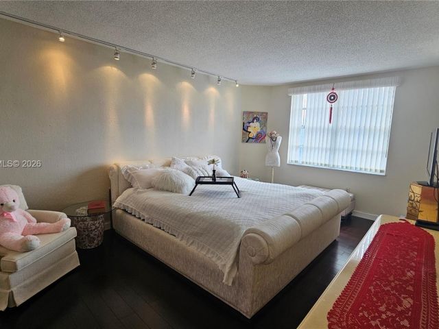 2-bedroom condo for sale in Hallandale Beach - 1985 S Ocean Dr 10J - MondialRealty