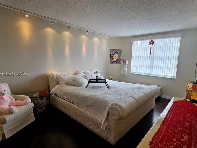 2-bedroom condo for sale in Hallandale Beach - 1985 S Ocean Dr 10J - MondialRealty