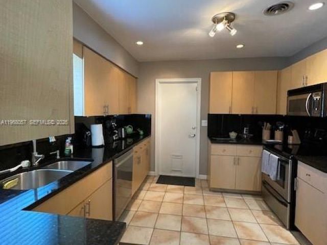 Home for rent at 750 NE 72nd Ter - photo 7446086