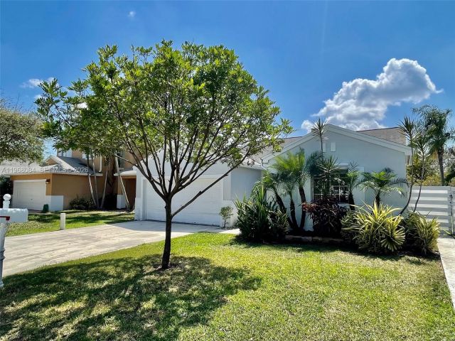 Home for rent at 13772 SW 145th Ter 13772 - photo 7447142