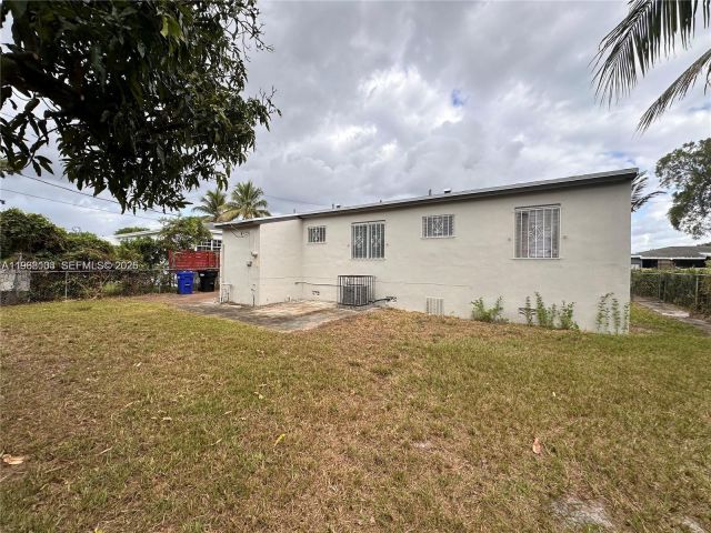 Home for rent at 150 NE 170th St 150 - photo 7481259