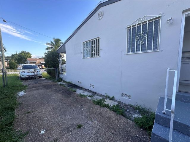 Home for rent at 150 NE 170th St 150 - photo 7481262