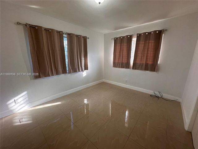 Home for rent at 150 NE 170th St 150 - photo 7481266