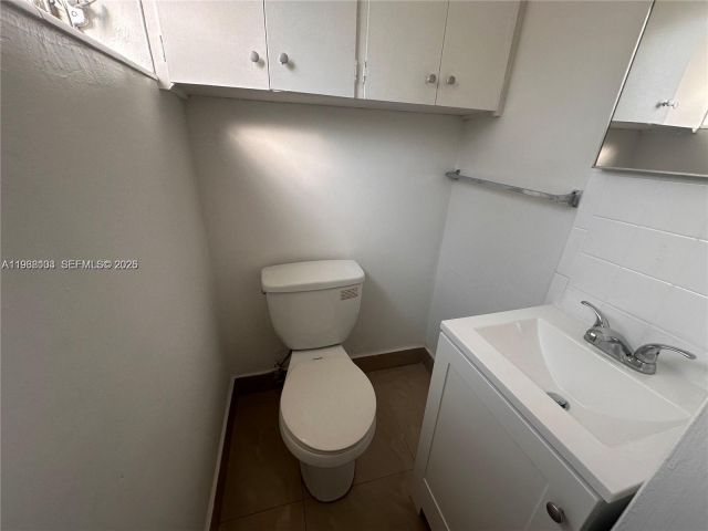 Home for rent at 150 NE 170th St 150 - photo 7481271