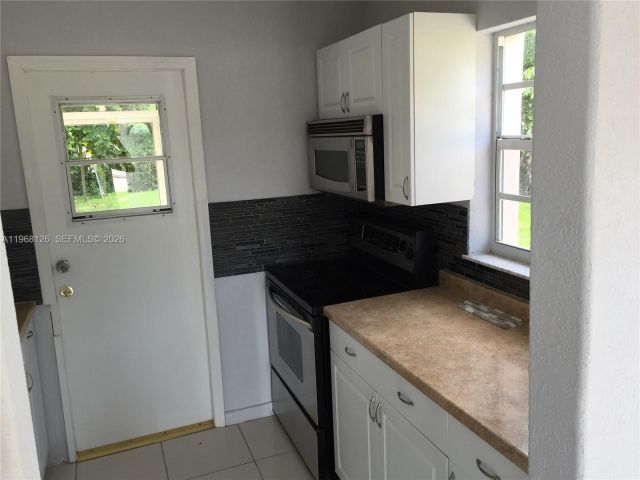 2-bedroom home for rent in Miami - 4700 SW 97th Ave 4700 - MondialRealty