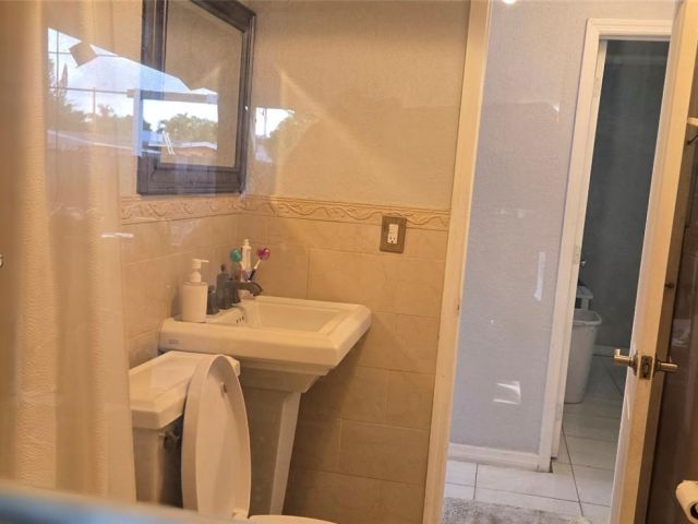 2-bedroom home for rent in Miami - 4700 SW 97th Ave 4700 - MondialRealty