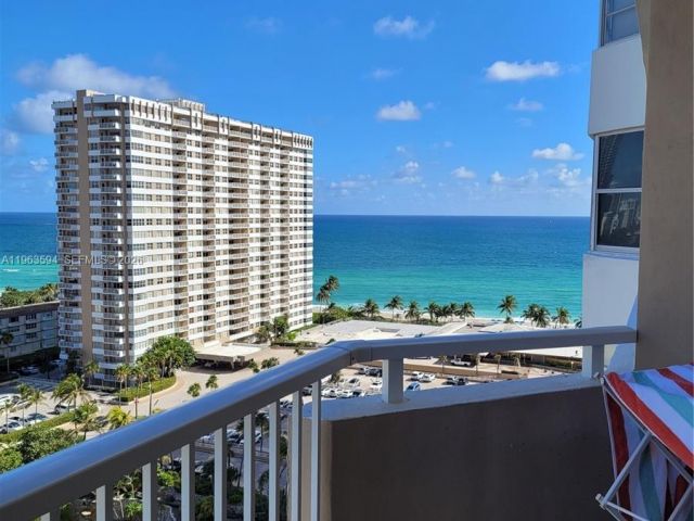 1-bedroom condo for sale in Hallandale Beach - 1985 S OCEAN DR 15M - MondialRealty