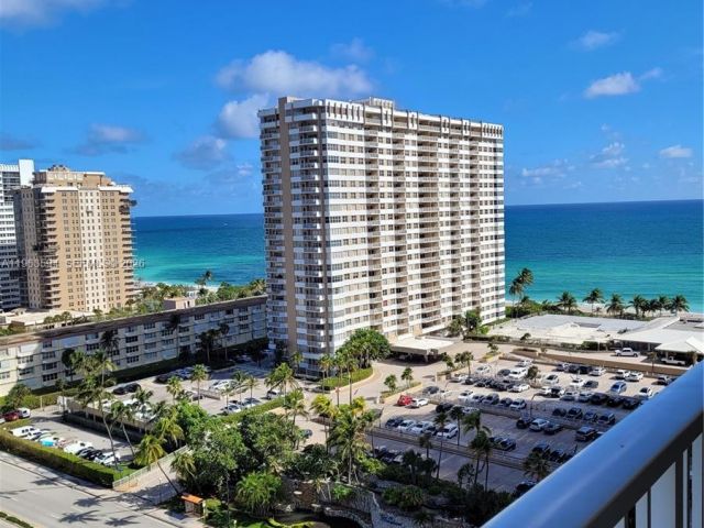 1-bedroom condo for sale in Hallandale Beach - 1985 S OCEAN DR 15M - MondialRealty